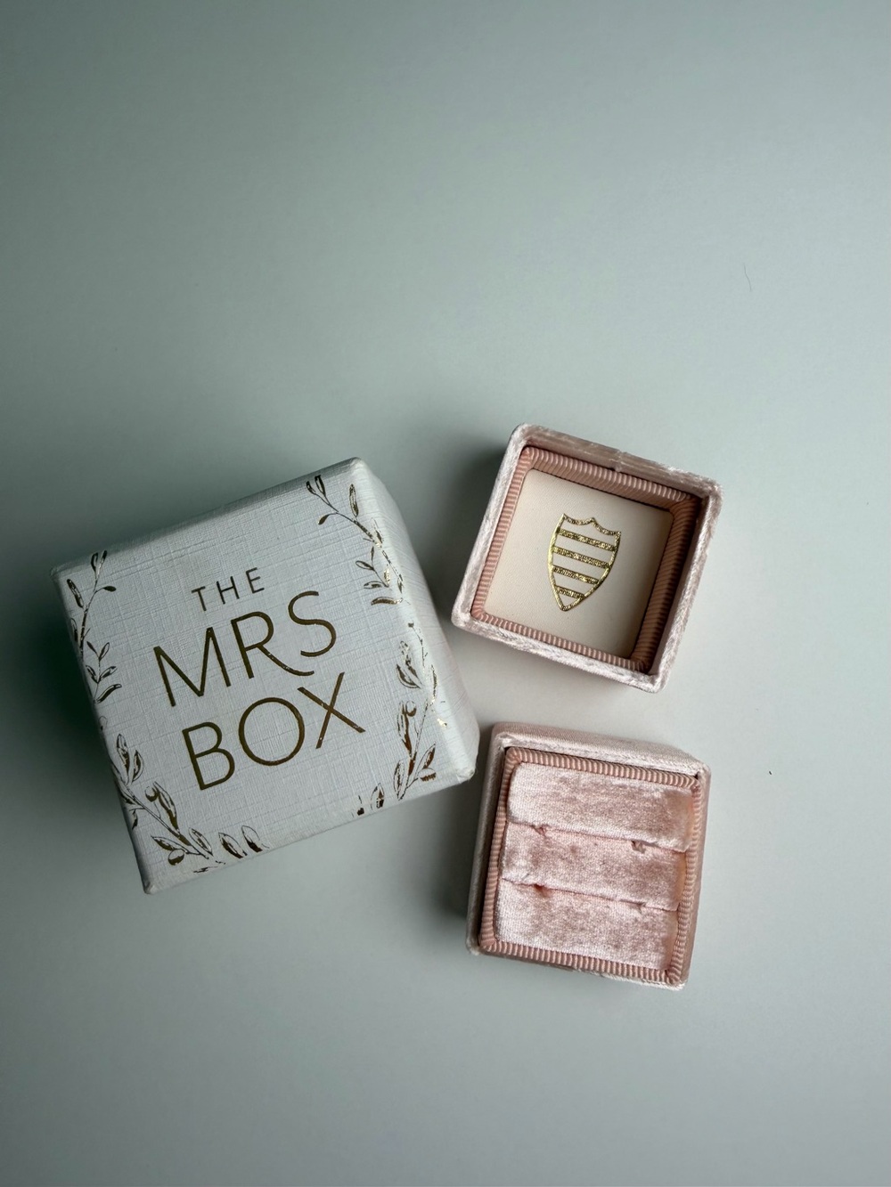The Mrs. Box Norah Mae Classic Double Ring Box